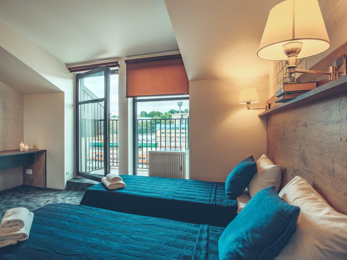 Self Check-in Railway Hotell VNO
